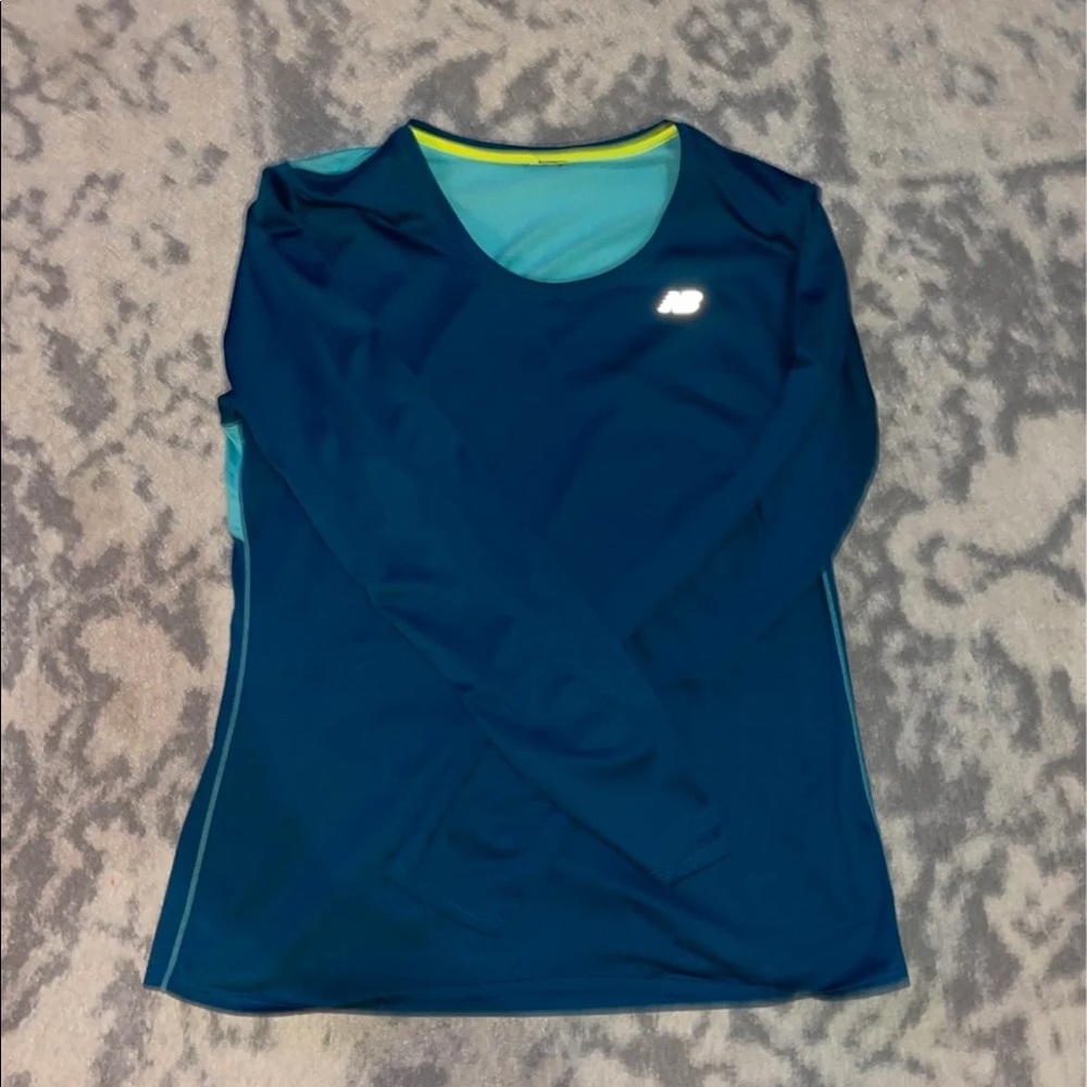 New balance dry women’s size medium